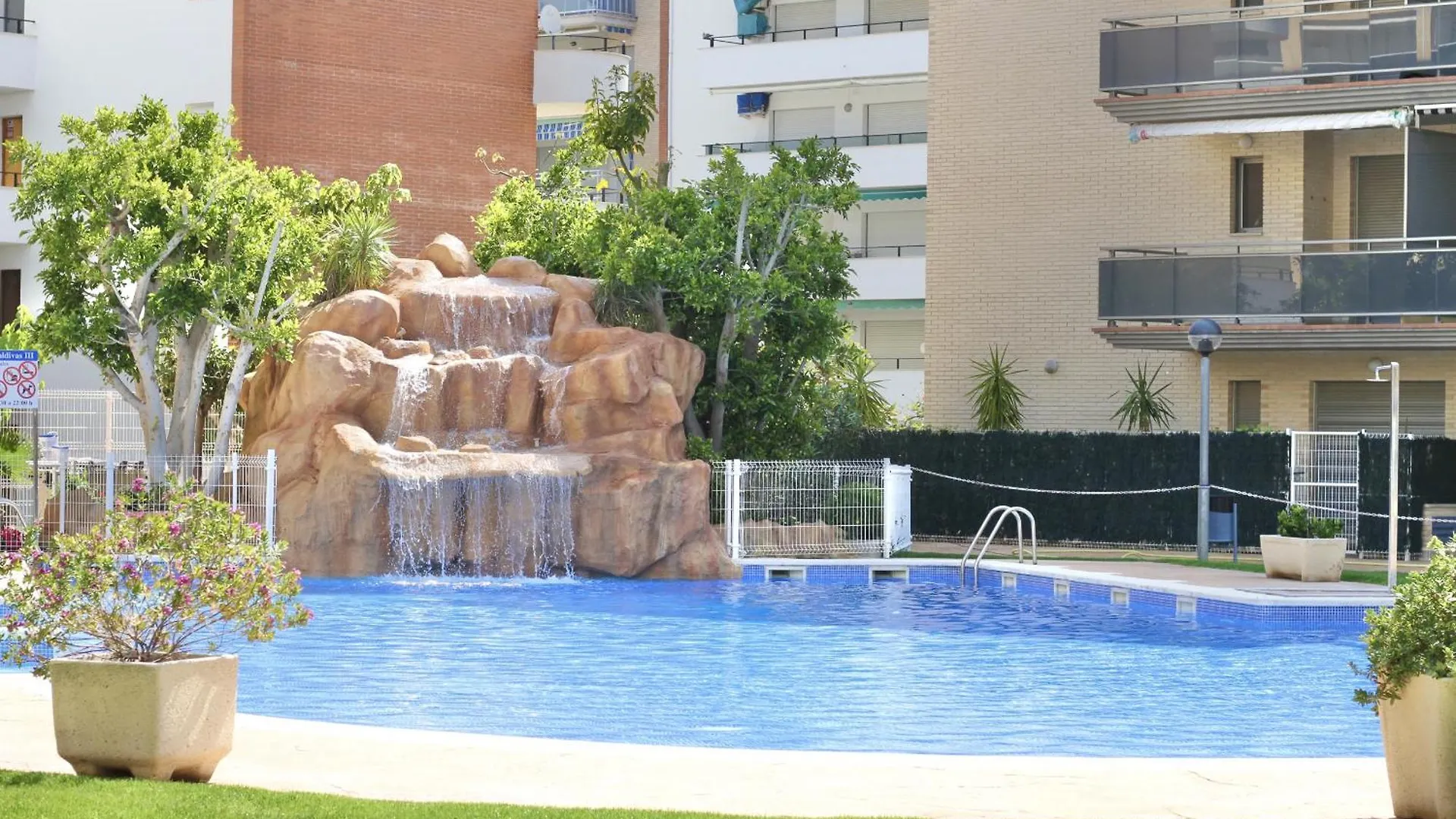 Maldivas Planet Costa Dorada Lägenhet La Pineda